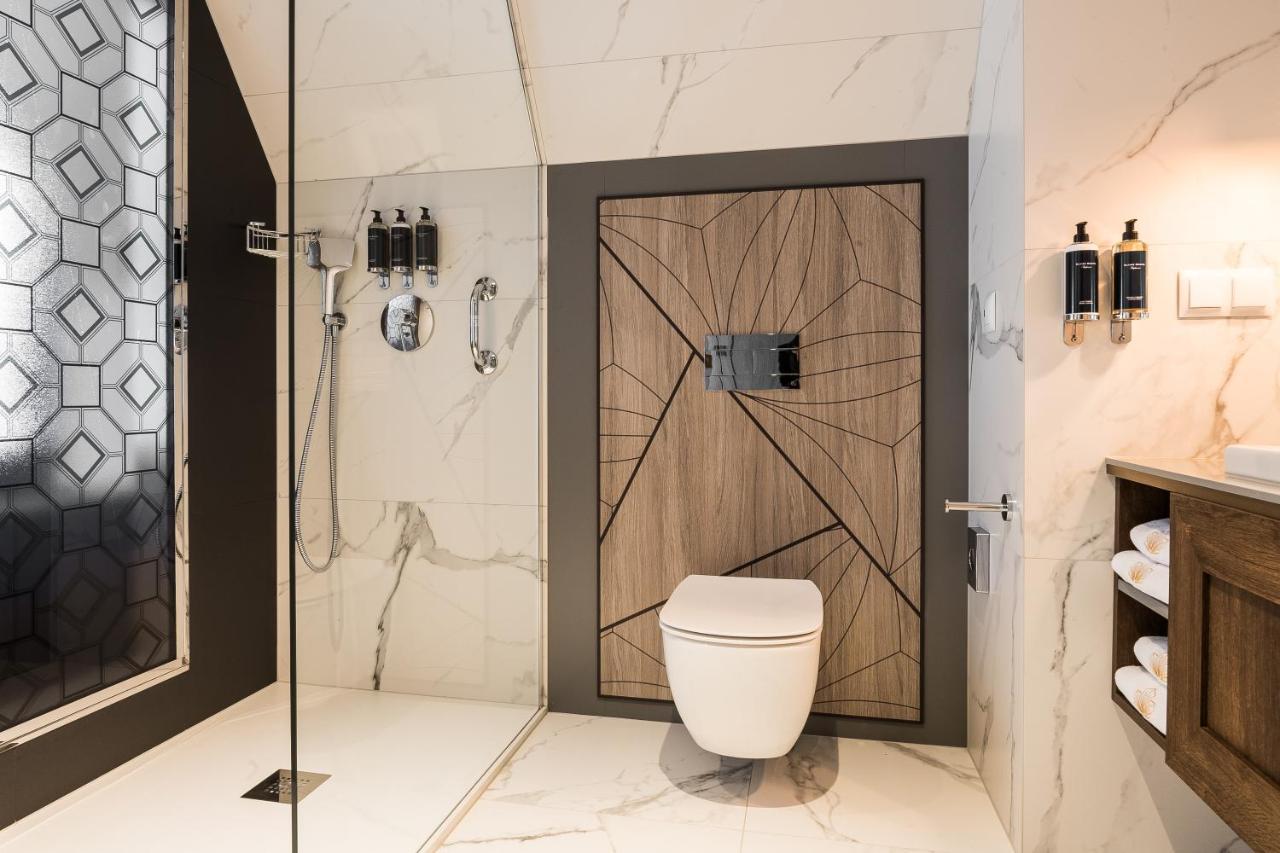 Nosalowy Park Hotel & Spa Zakopane Luaran gambar A modern bathroom