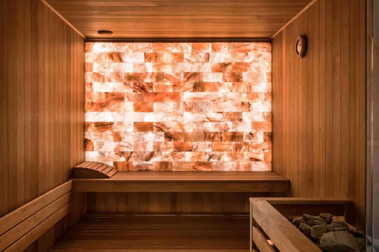 Nosalowy Park Hotel & Spa Zakopane Luaran gambar Himalayan salt blocks in a sauna
